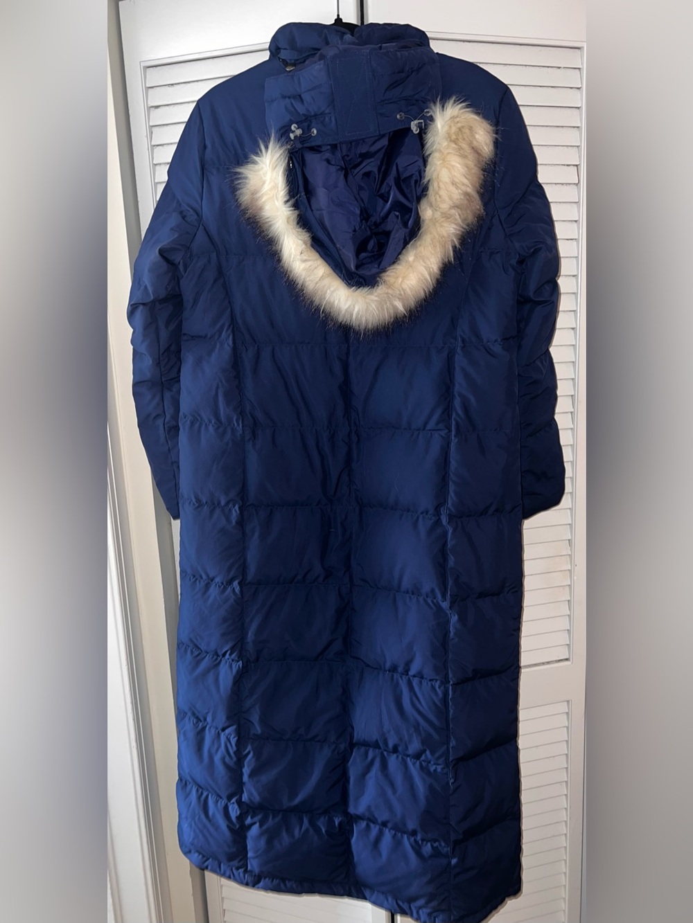 L.L. Bean Women's Ultrawarm Coat, Long
- Night (Navy Blue) Size M - Picture 9 of 9